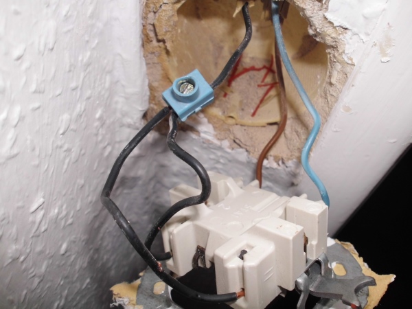 Korrekte Verkabelung Lichtschalter für Deckenleuchte • Elektro Forum
